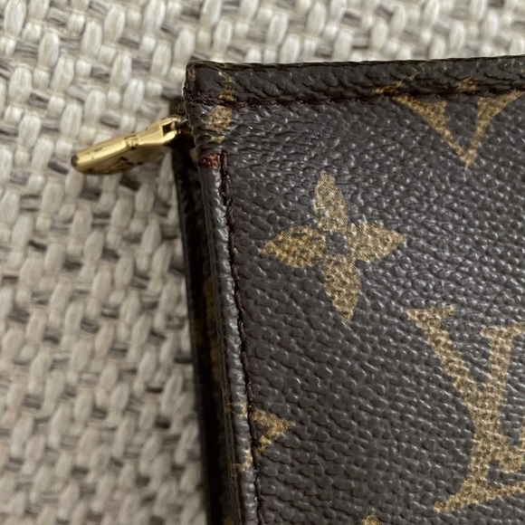 Authentic Louis Vuitton Toiletry Pouch 15 Monogram - Picture 7 of 14